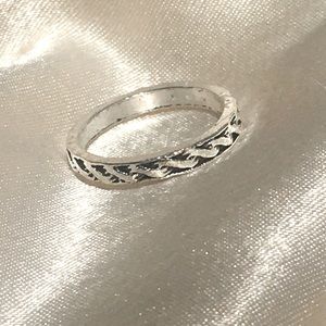 ❤️ 2 for $10 PRICE DROP 
Simple Rope band